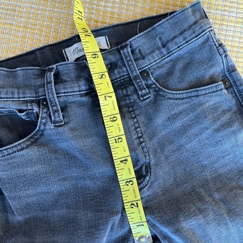 Madewell 9” Mid Rise Skinny Jeans in Black - Picture 7 of 16